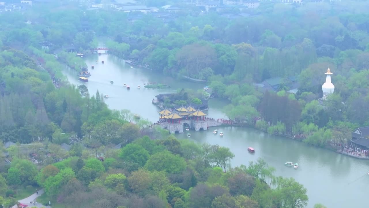 航拍烟雨江南扬州瘦西湖风景区视频素材