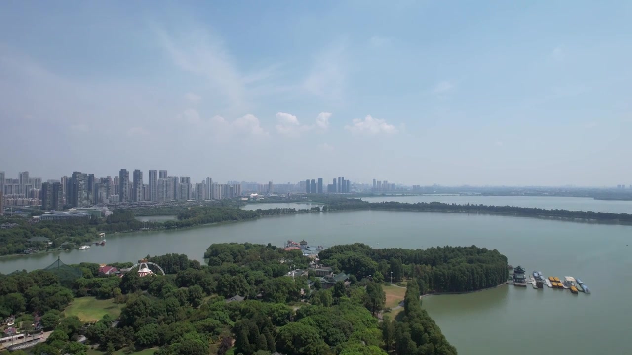 航拍武汉旅游5A级东湖落雁景区湖景视频素材