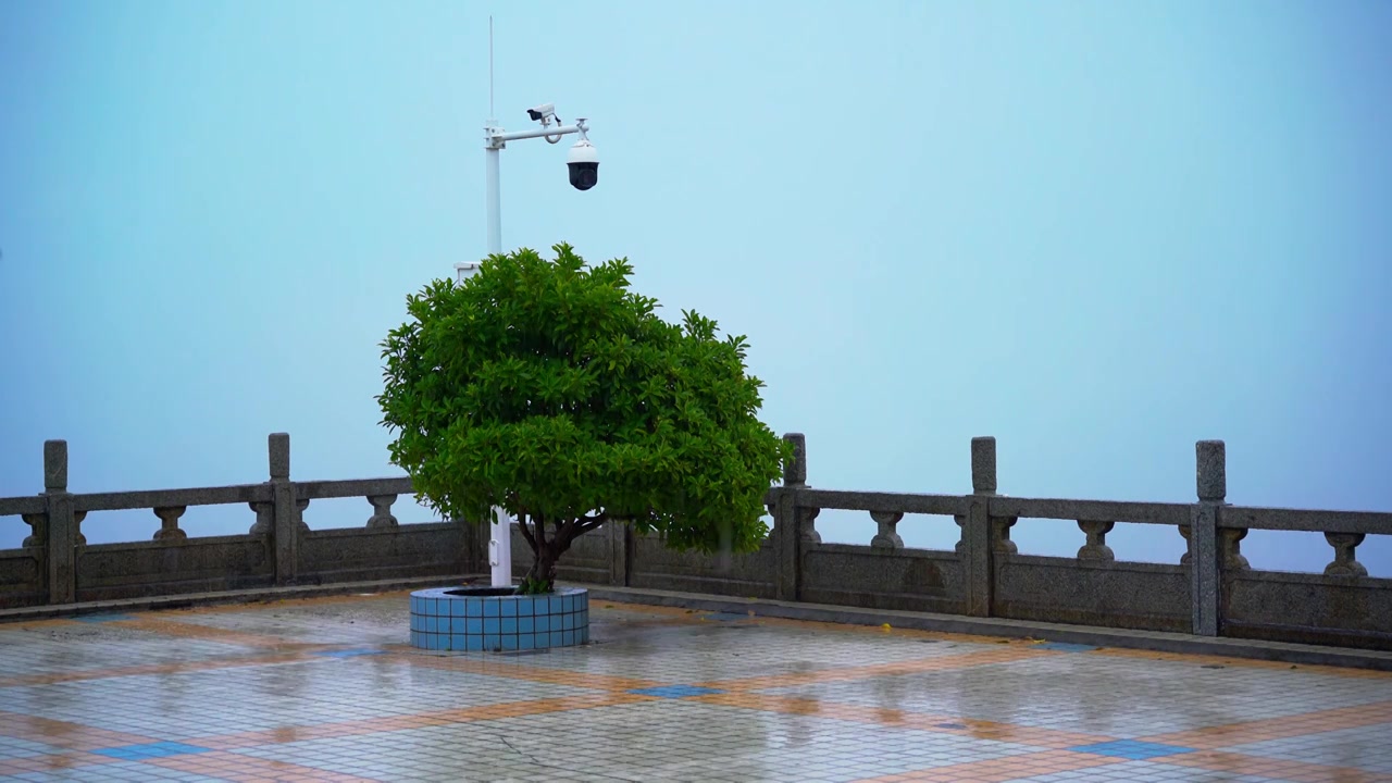 下雨天城市山间云雾缥缈视频素材