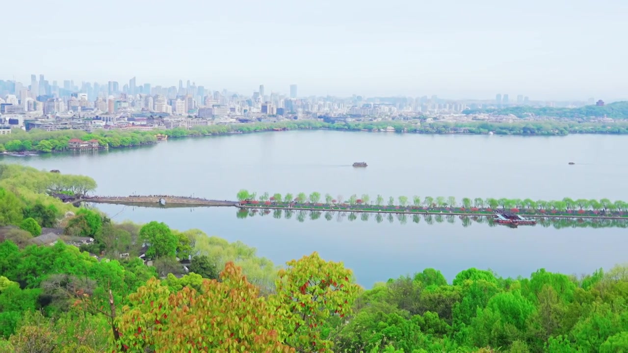 宝石山上俯视杭州西湖全景江南春天自然风景视频素材