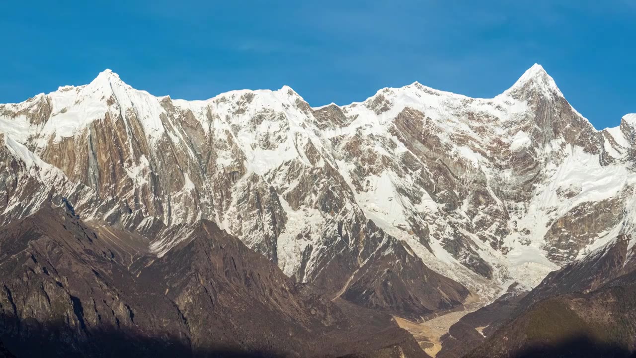 8K｜南迦巴瓦峰日照金山索松村全过程延时摄影视频素材