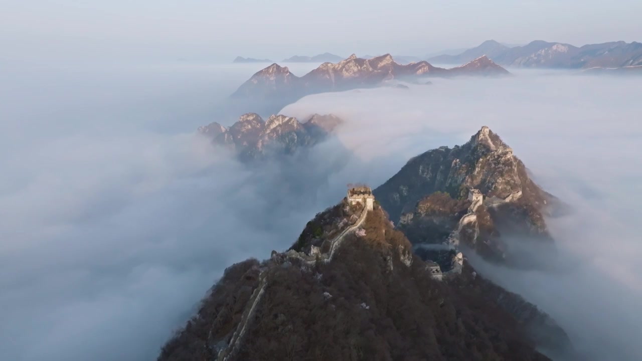 北京箭扣长城桃花云海视频素材