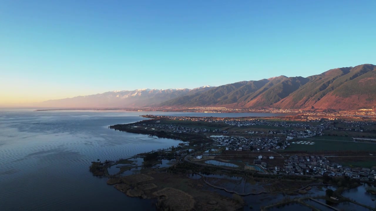 航拍云南旅游大理苍山洱海乡村田园风景视频素材