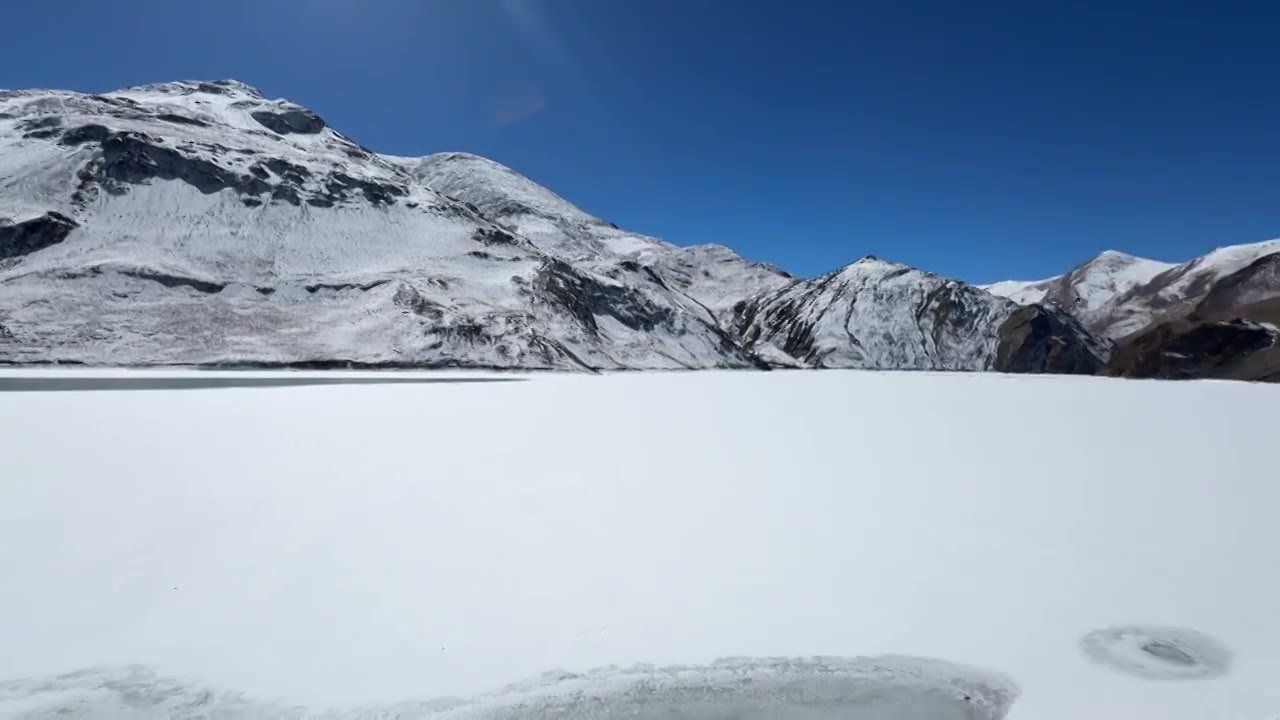 大雪后的西藏旅游风景满拉水库视频下载