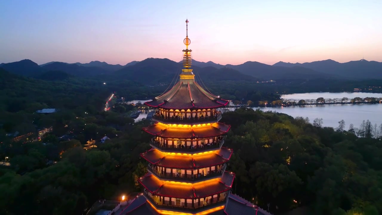 夕阳落日下的西湖雷峰塔灯光夜景视频下载