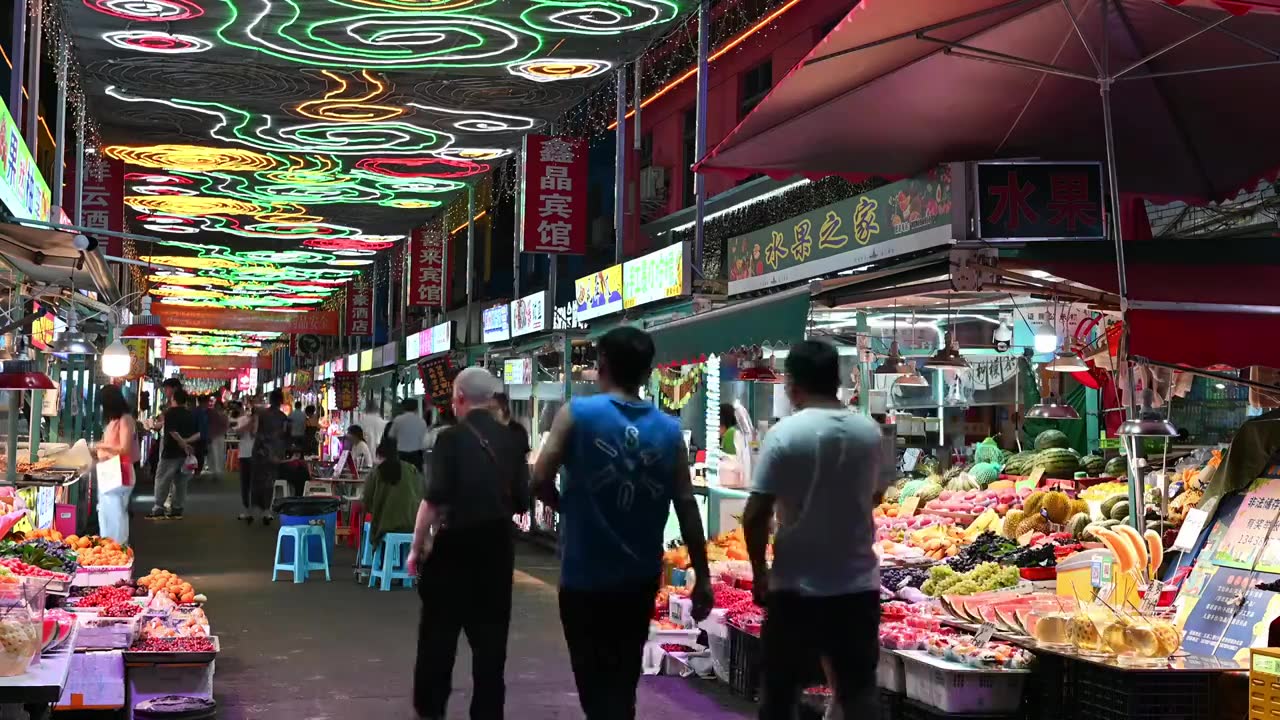 成都市郫都区犀浦夜市人头攒动视频素材