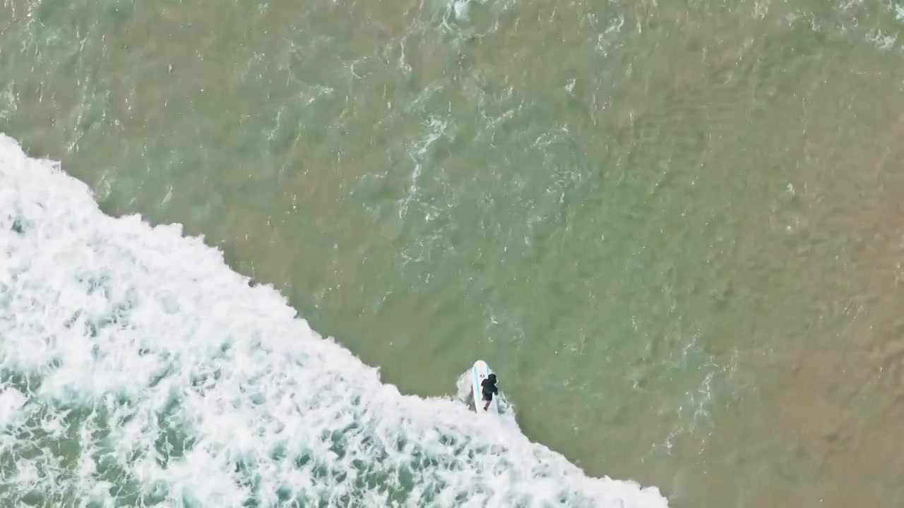 航拍海南万宁新群湾海岸线白昼风光视频素材