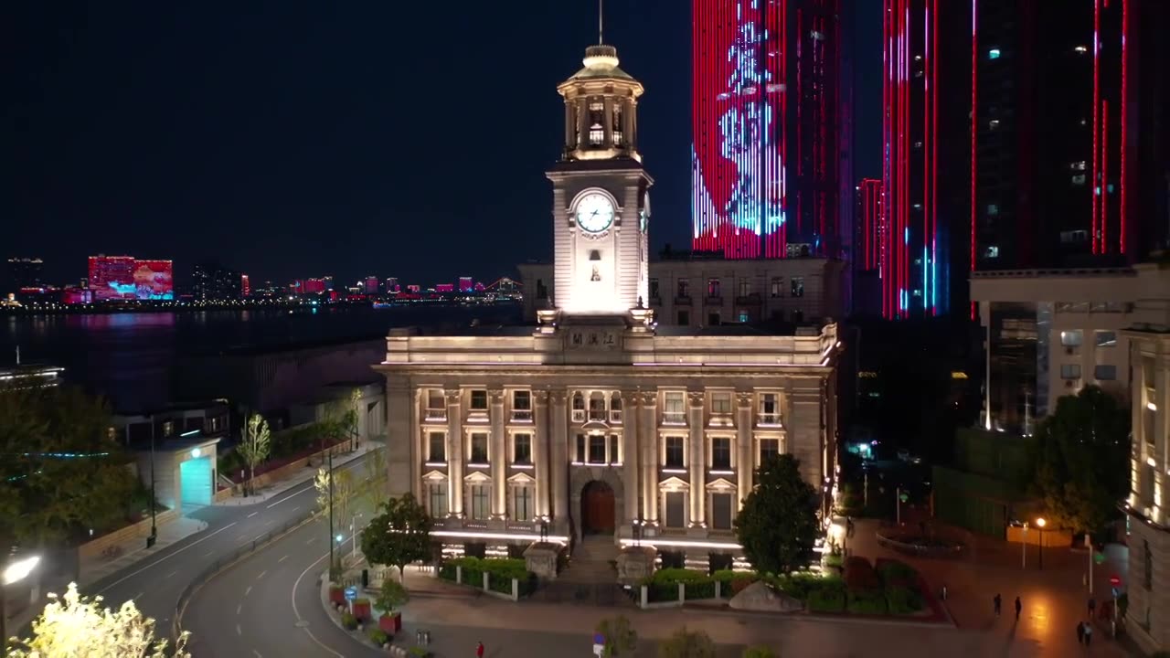 航拍武汉城市地标历史建筑江汉关钟楼夜景视频素材