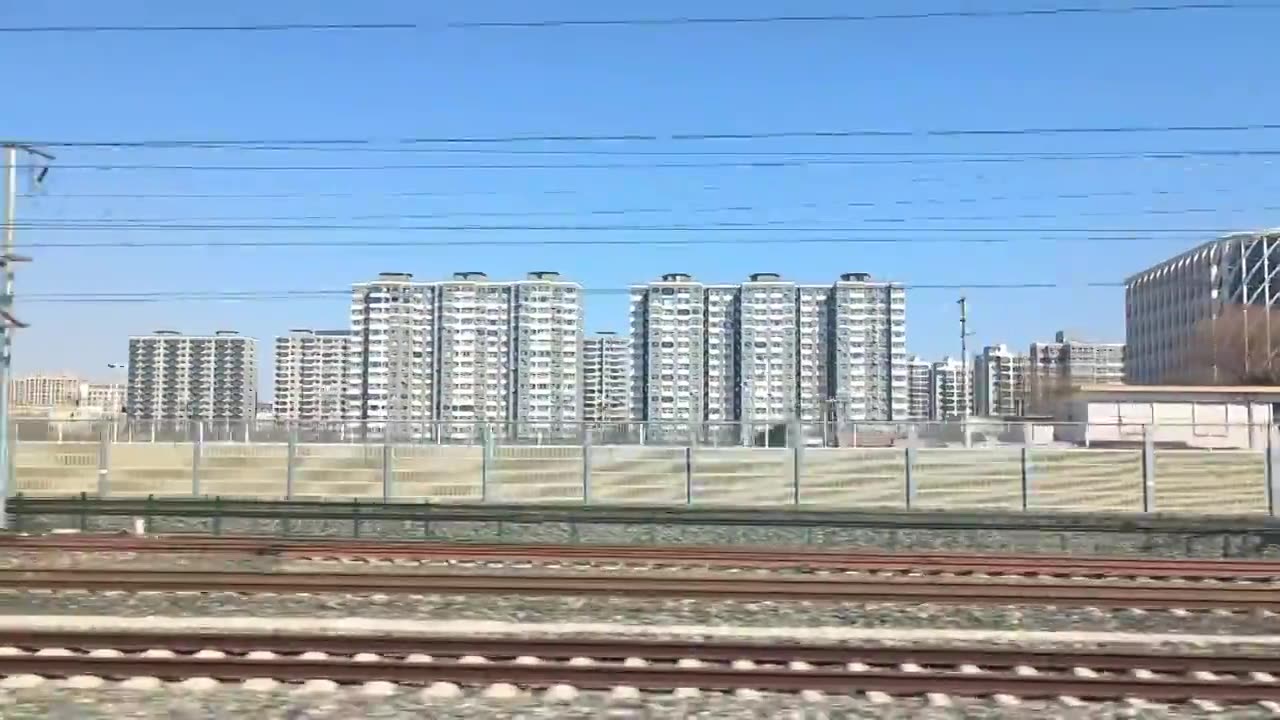 高铁缓缓驶出驶入站台行驶在路上窗外风景视频素材