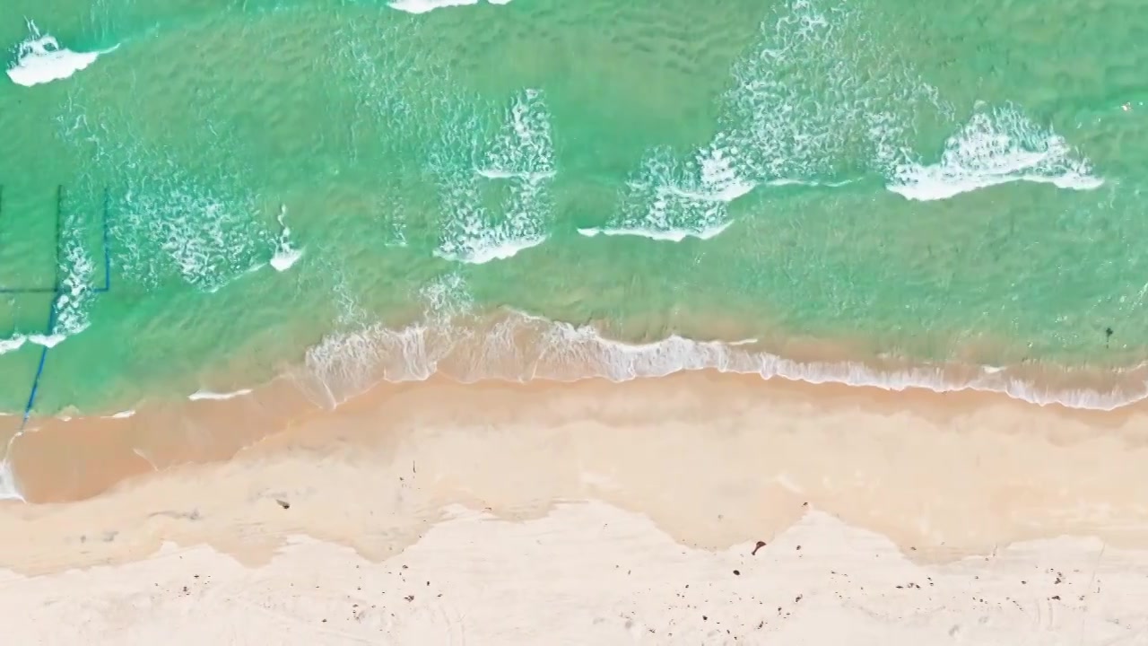 航拍海南万宁新群湾海岸线白昼风光视频素材