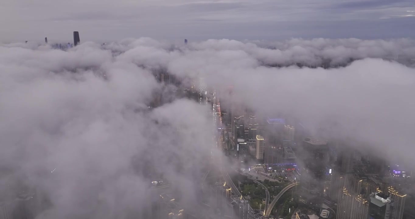 航拍雨后的武汉云海视频下载