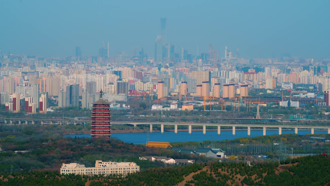 高铁穿越城市大桥 中国尊园博园视频素材