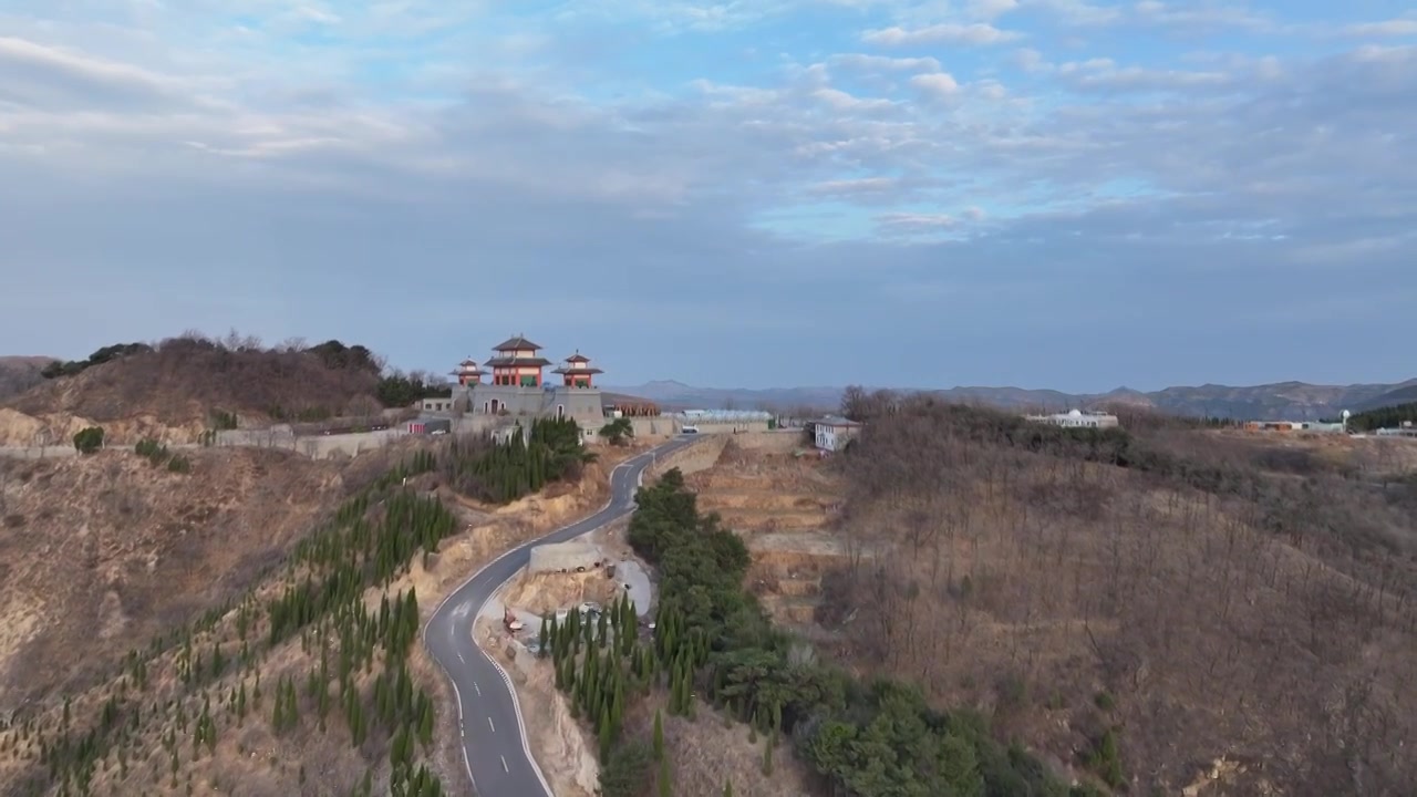 航拍春季群山连绵的日出视频素材