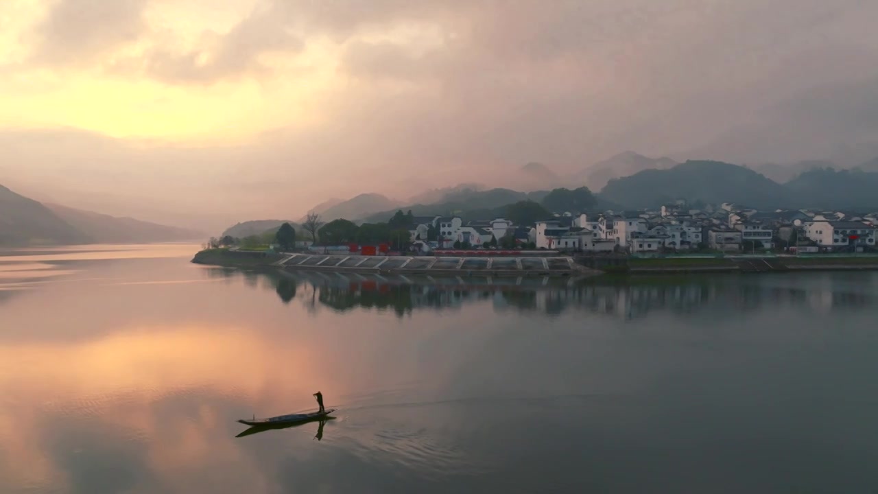 航拍安徽新安江山水画廊春天早晨风光视频素材