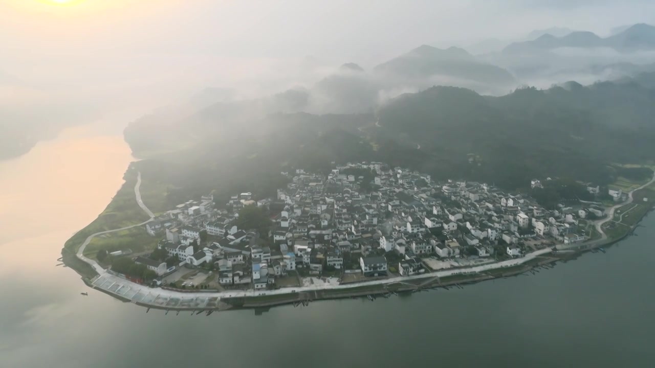 航拍安徽新安江山水画廊春天早晨风光视频素材