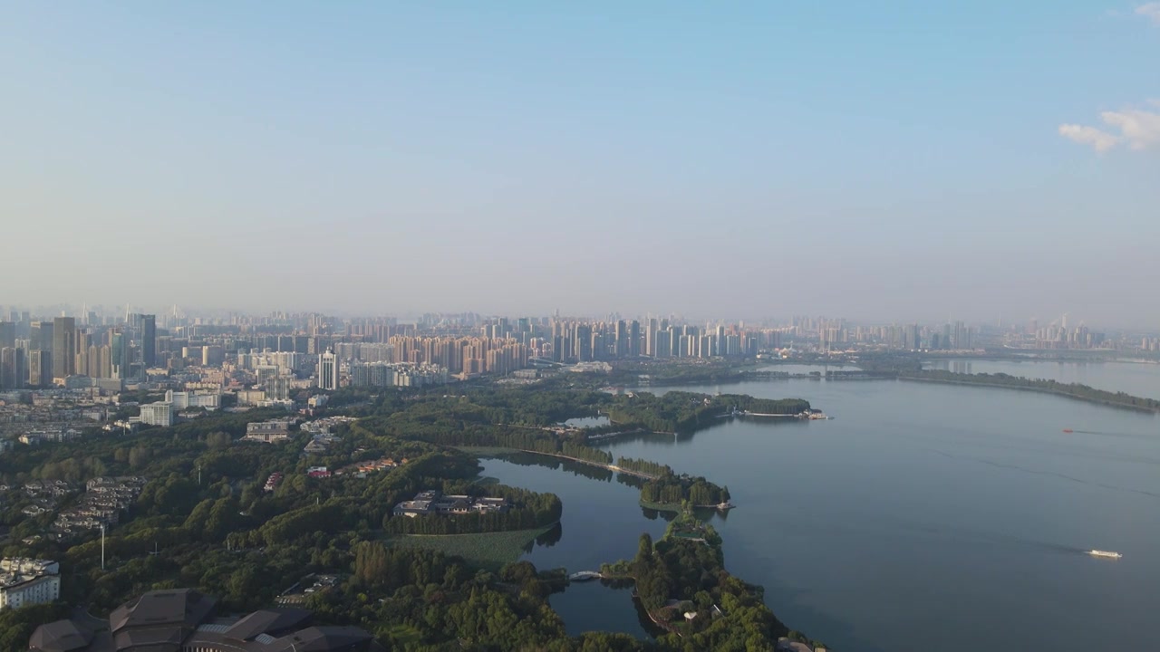 航拍武汉东湖绿道湖景建筑群视频素材