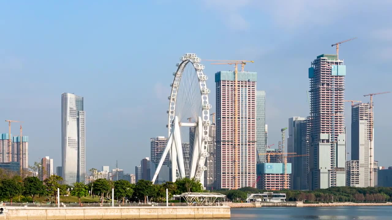 中国深圳前海CBD建筑群和湾区之光摩天轮延时摄影视频素材