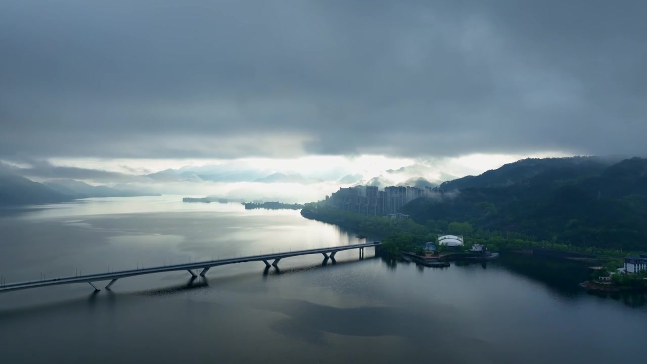 杭州千岛湖：云雾缭绕美景如画视频素材