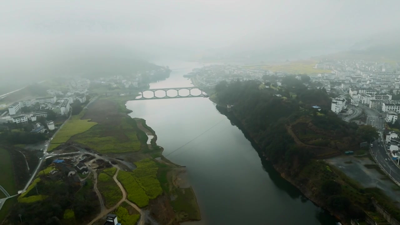 航拍安徽新安江山水画廊春天早晨风光视频素材