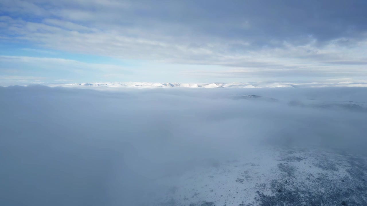 四川甘孜川西高原雪山顶云海航拍视频素材