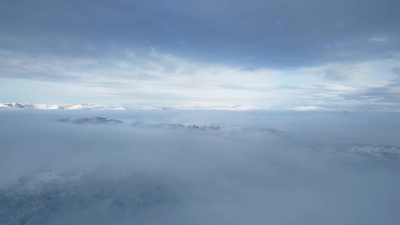 四川甘孜川西高原雪山顶云海航拍视频素材