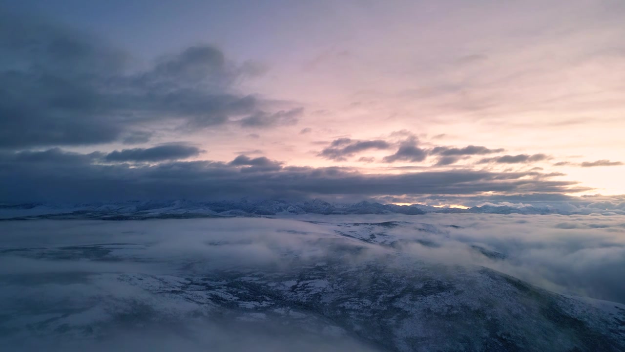 四川甘孜川西高原雪山顶云海航拍视频素材