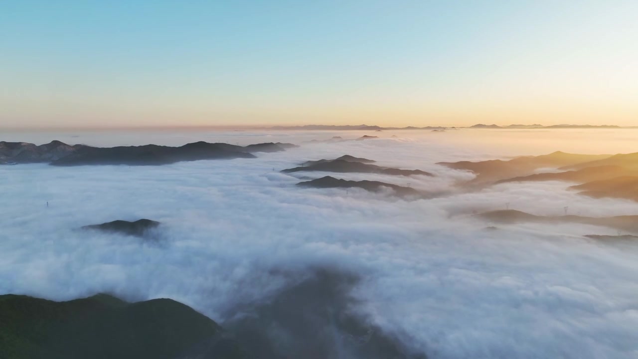 航拍东北山脉云海日出视频素材