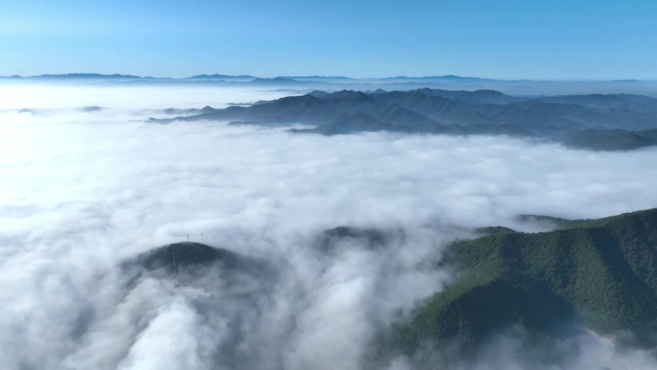 航拍东北山脉云海日出视频素材