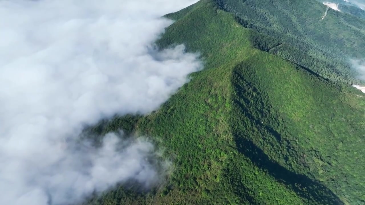 航拍东北山脉云海日出视频素材