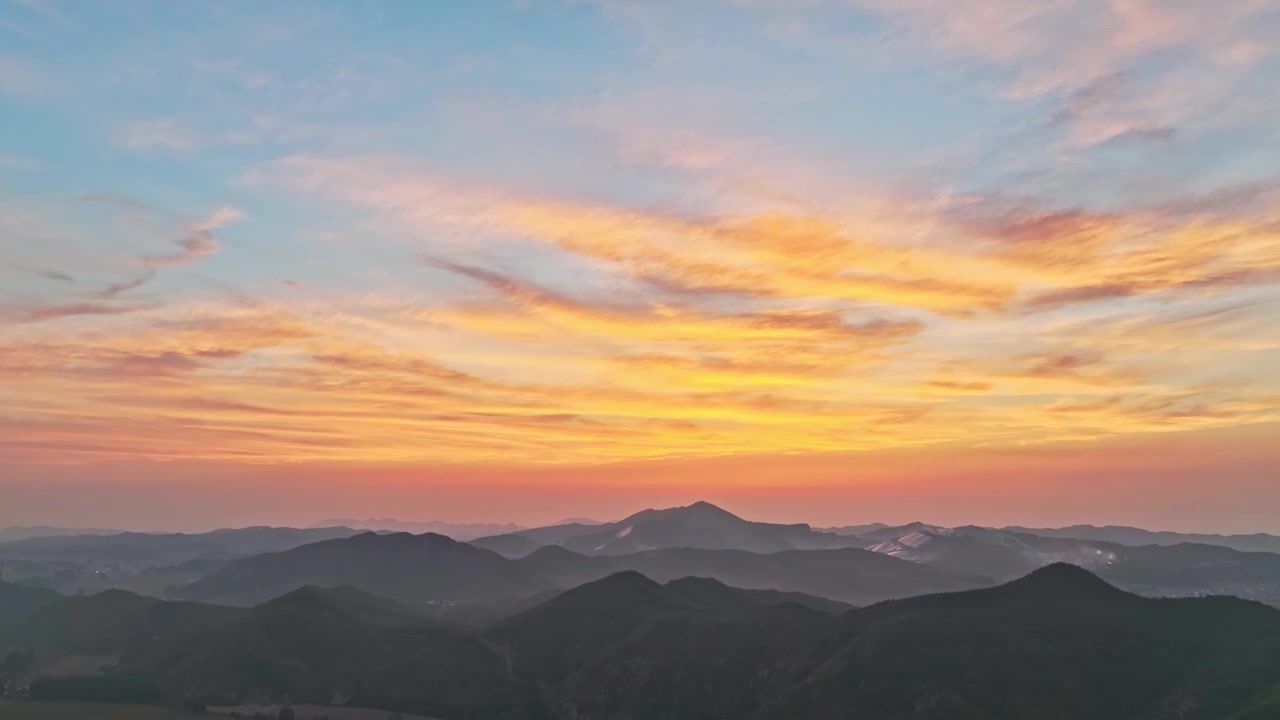 航拍东北山脉云海日出视频素材