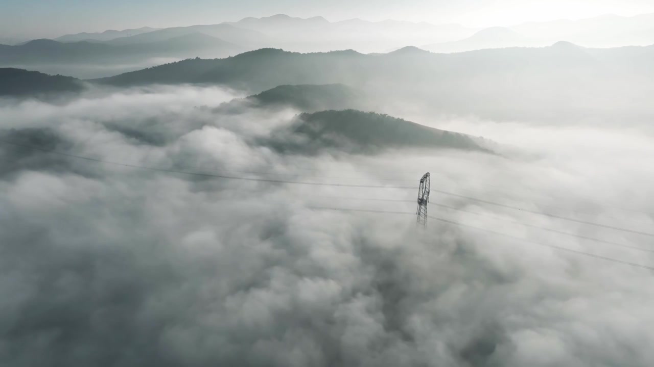 航拍东北山脉云海日出视频素材