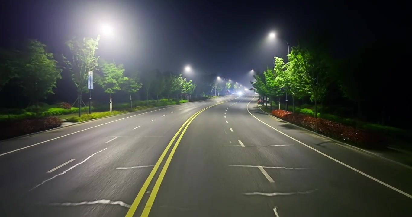 夜晚空的沥青道路背景视频素材