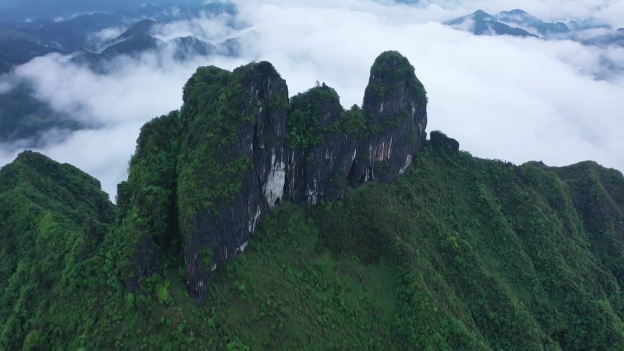 航拍湖南湘西保靖县吕洞山晨曦云海风光视频素材