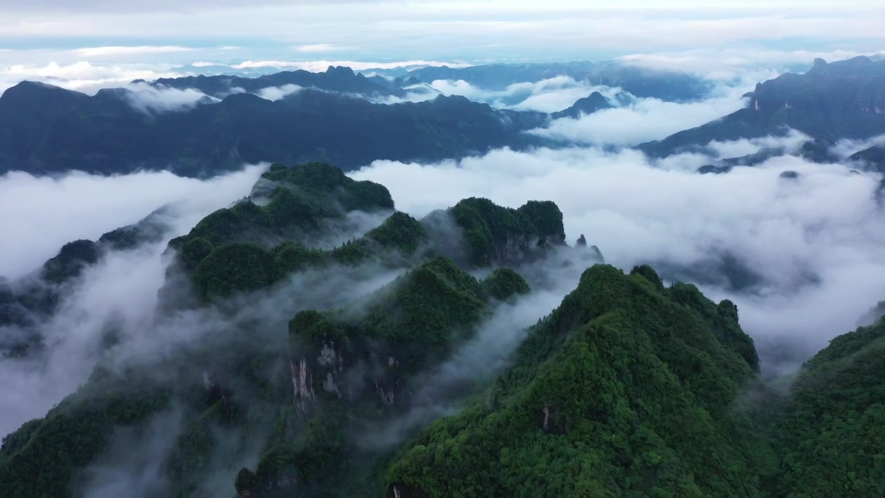 航拍湖南湘西保靖县吕洞山晨曦云海风光视频素材