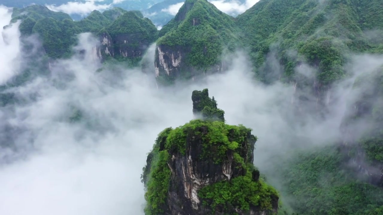 航拍湖南湘西保靖县吕洞山晨曦云海风光视频素材