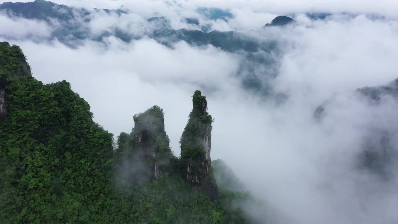 航拍湖南湘西保靖县吕洞山晨曦云海风光视频素材