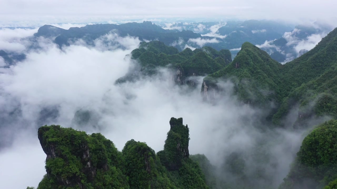 航拍湖南湘西保靖县吕洞山晨曦云海风光视频素材