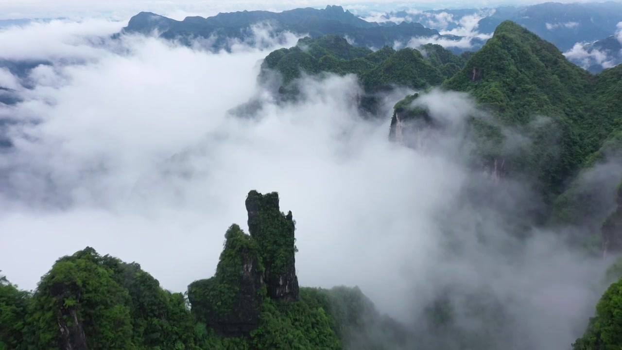 航拍湖南湘西保靖县吕洞山晨曦云海风光视频素材