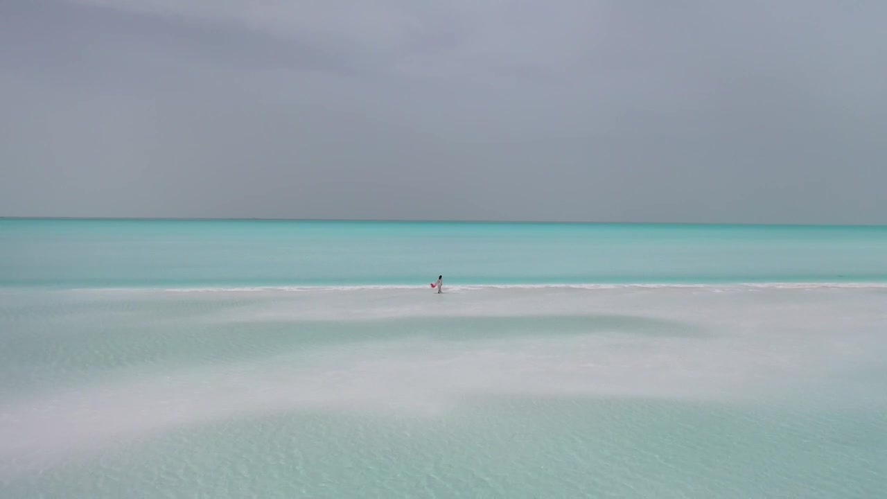 大西北旅游风景航拍图东台吉乃尔湖视频下载