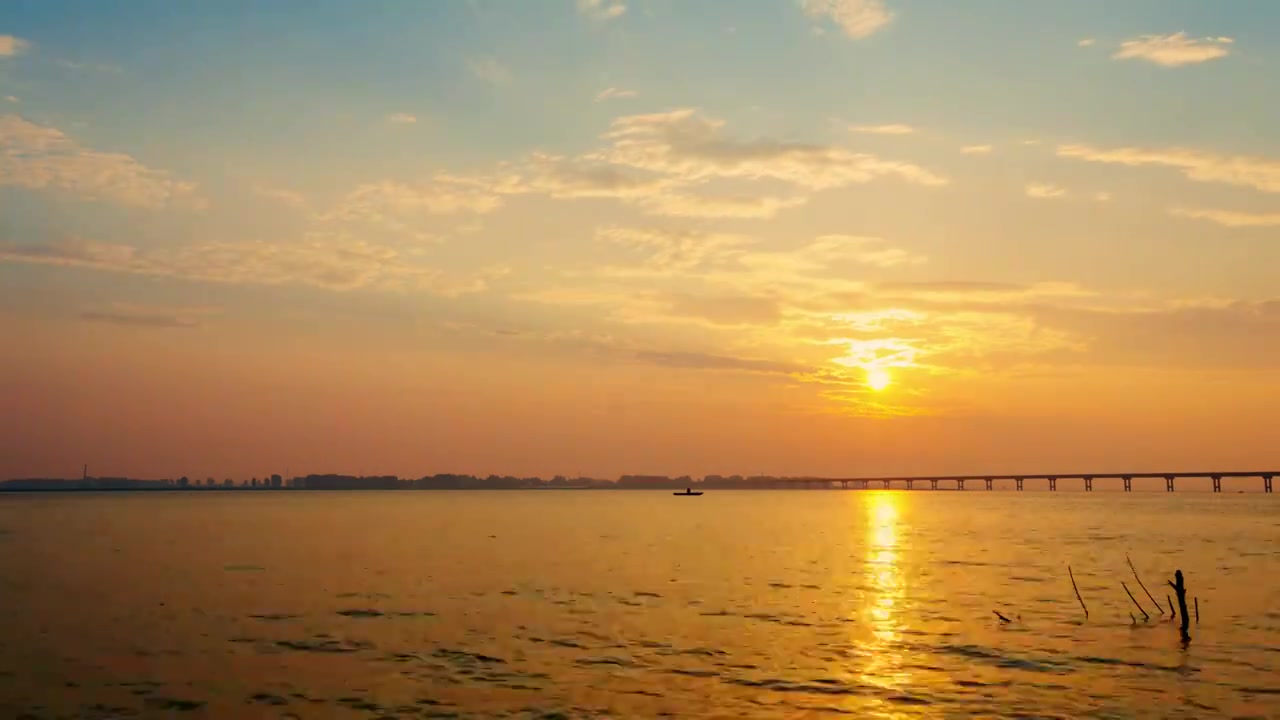 湖北 襄阳 夏天 汉江 日出 日落 天空 水面延时视频素材