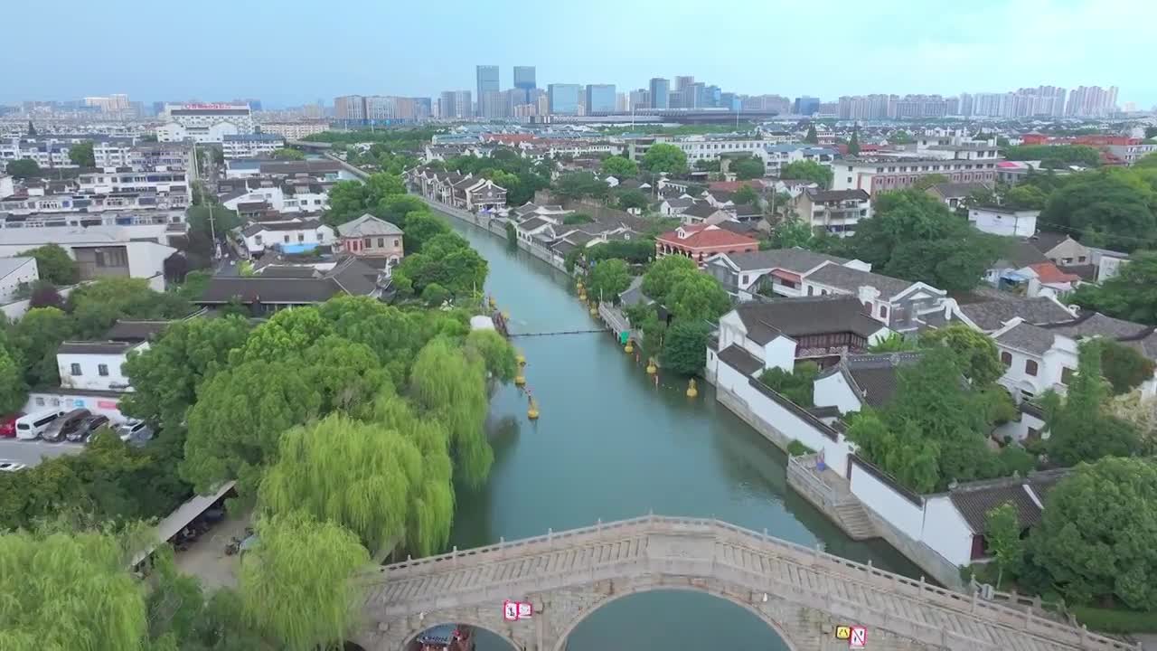 合集-夏日苏州水晶天里的姑苏城古典山塘街风景航拍视频素材