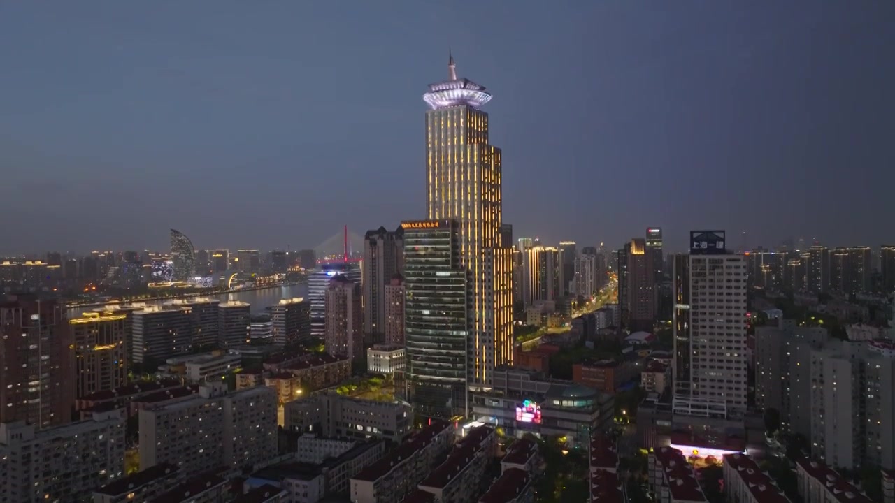 上海国际航运金融大厦夜晚夜景航拍视频素材