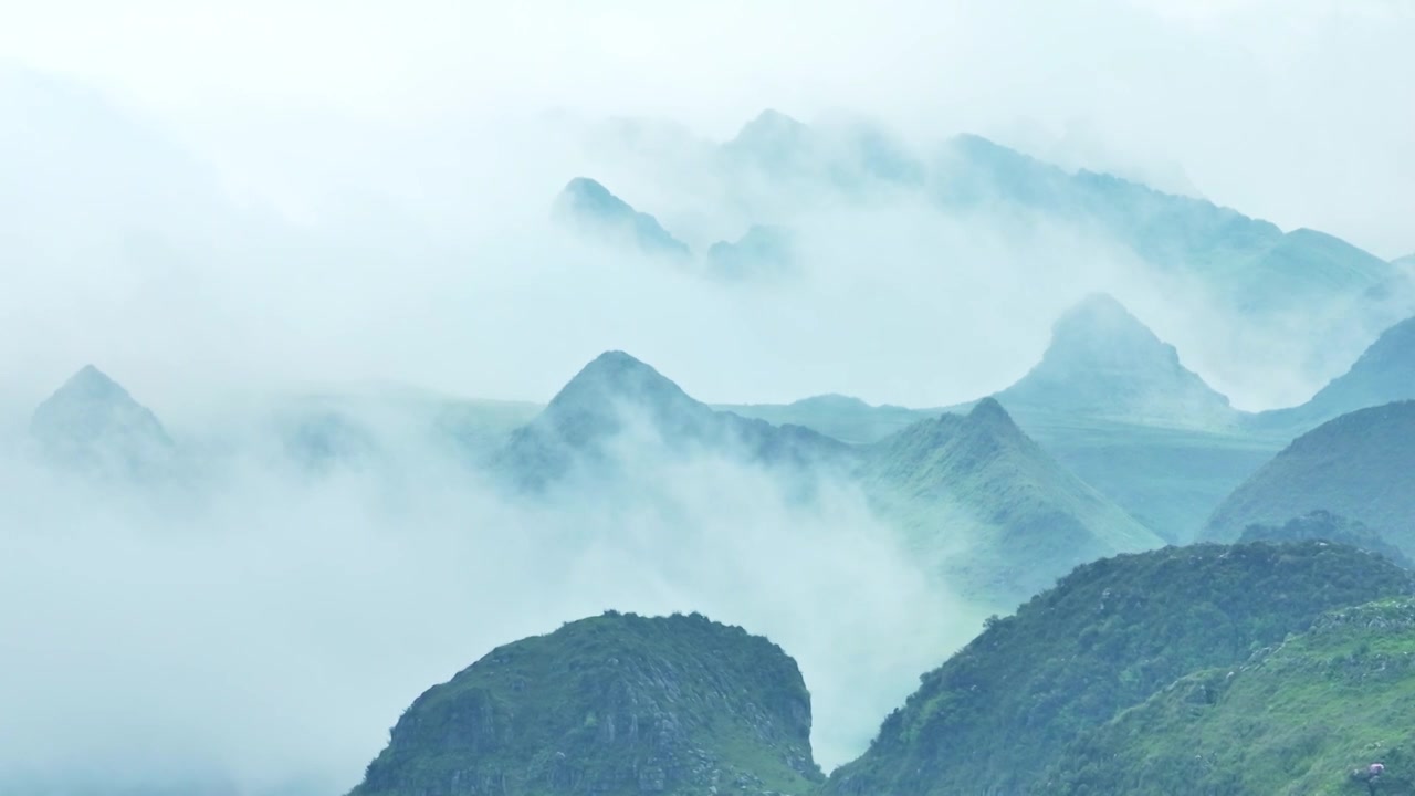 航拍山峦云海视频下载