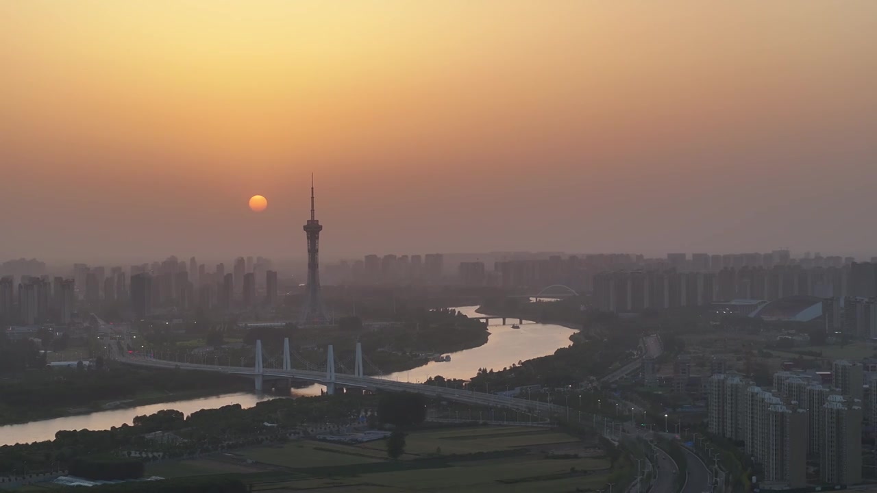 周口沙颍河七一路桥与城市天际线日落场景视频素材