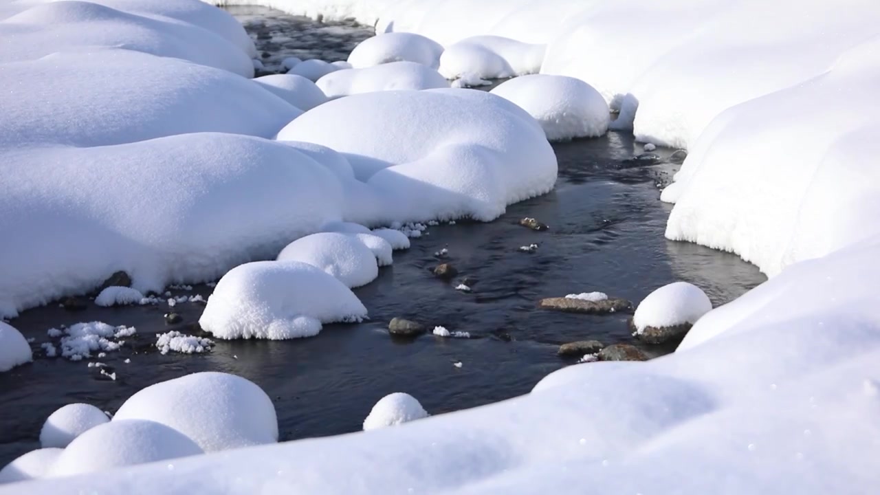 新疆禾木的雪景和河流视频下载