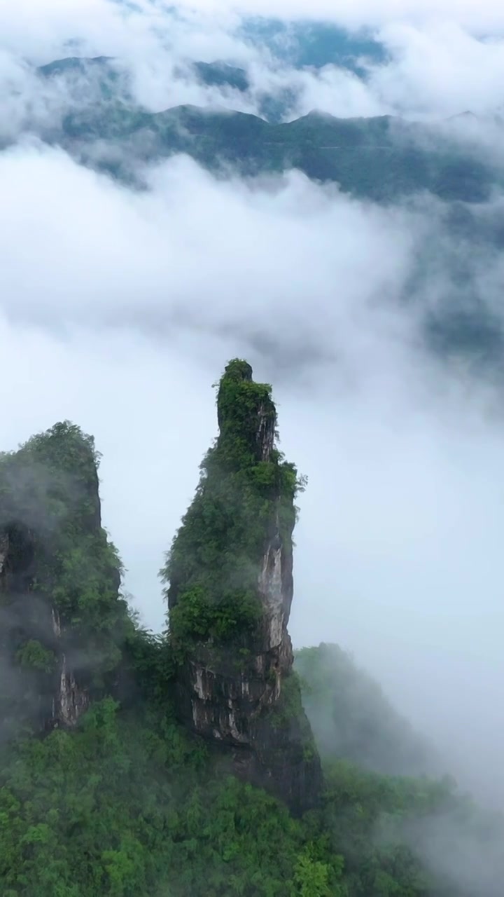 航拍湖南湘西保靖县吕洞山晨曦云海风光视频素材