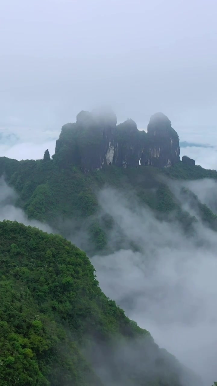 航拍湖南湘西保靖县吕洞山晨曦云海风光视频素材