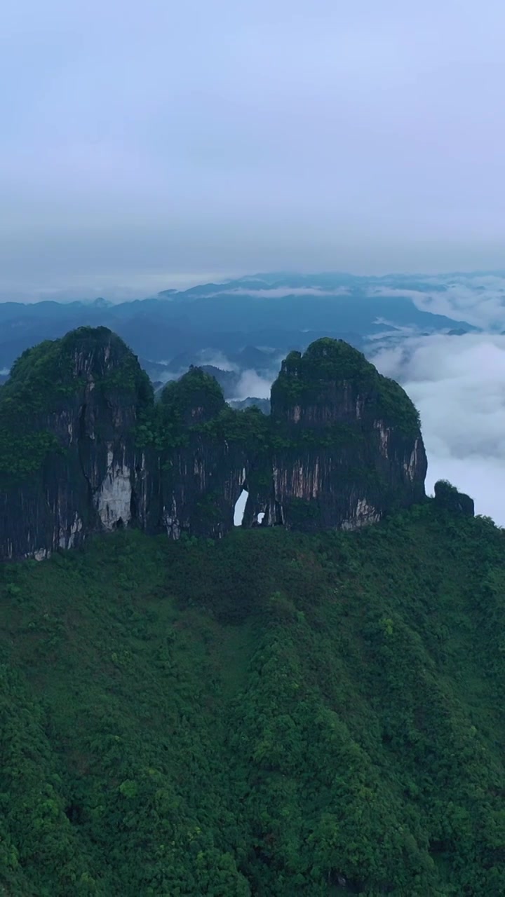 航拍湖南湘西保靖县吕洞山晨曦云海风光视频素材