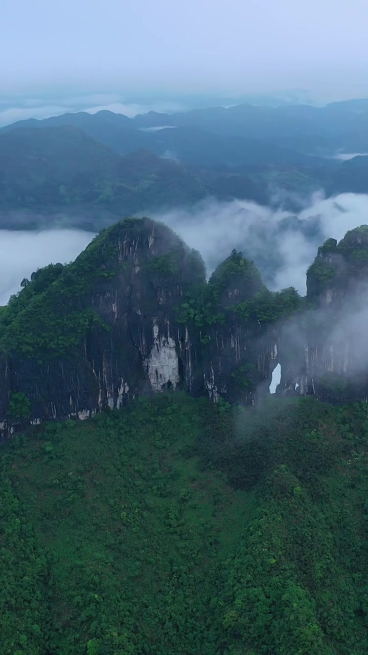 航拍湖南湘西保靖县吕洞山晨曦云海风光视频素材