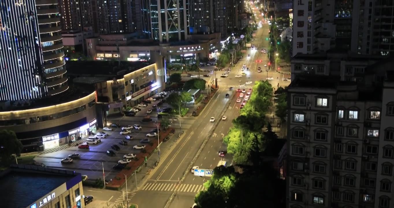 夜色中的城市十字路口视频素材